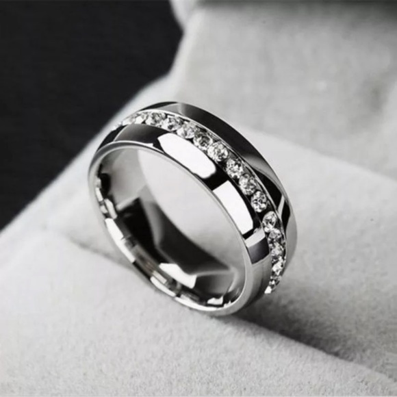 Men Women Stainless Steel Wedding Silver Ring - Picture 2 of 2